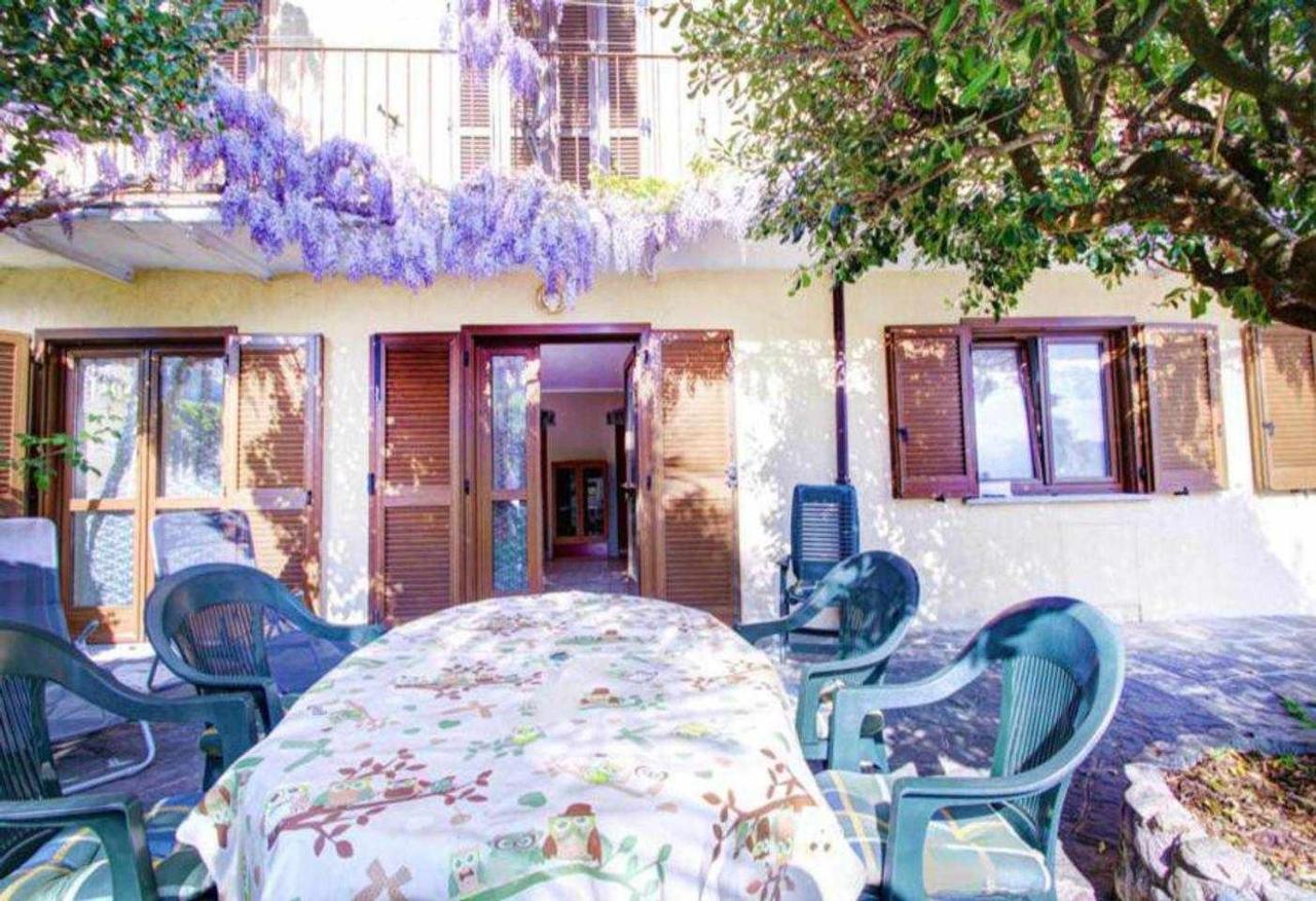 Il Glicine Appartamento Con Darsena Privata A Lago Pettenasco Exterior photo