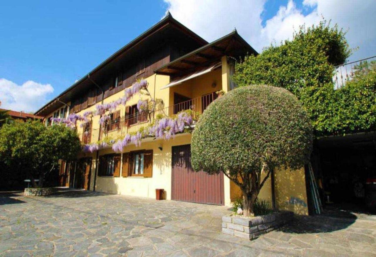 Il Glicine Appartamento Con Darsena Privata A Lago Pettenasco Exterior photo