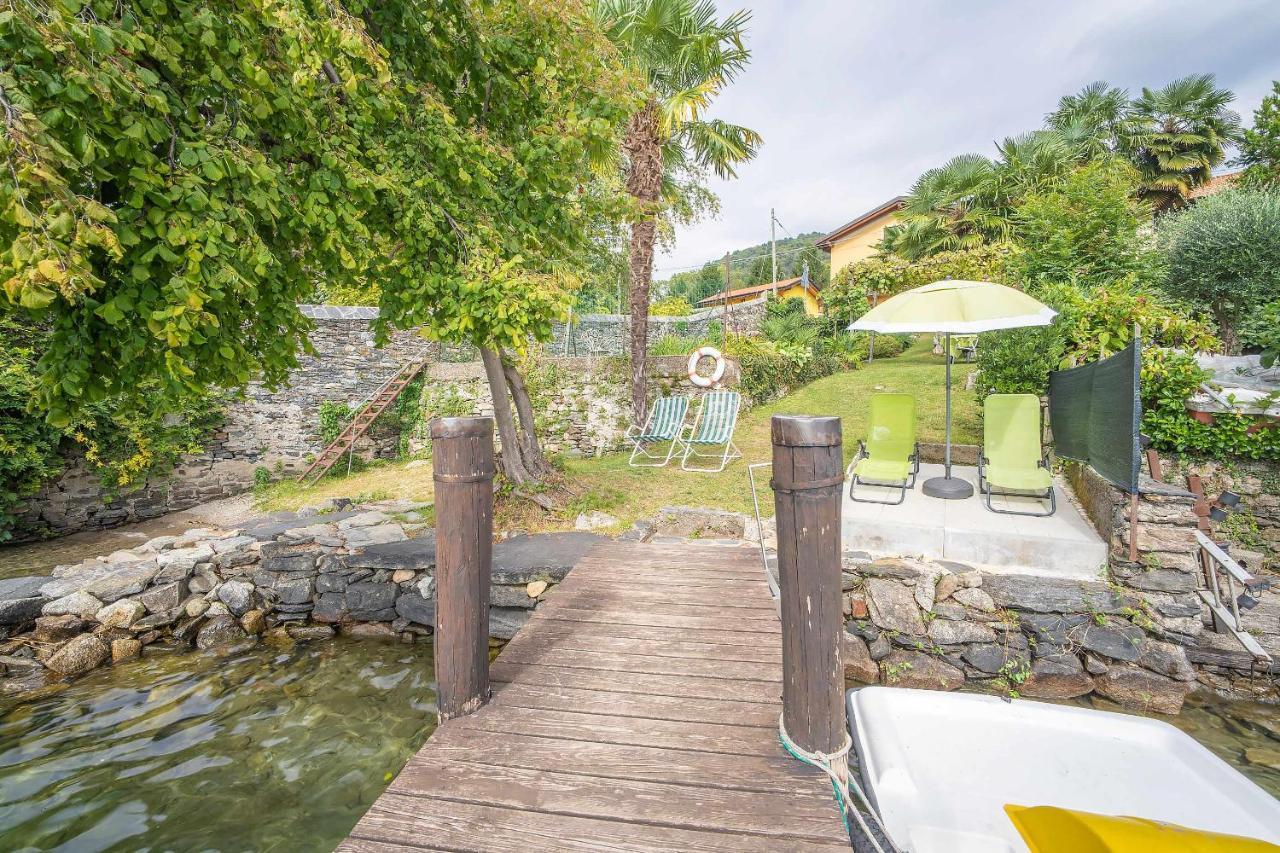 Il Glicine Appartamento Con Darsena Privata A Lago Pettenasco Exterior photo