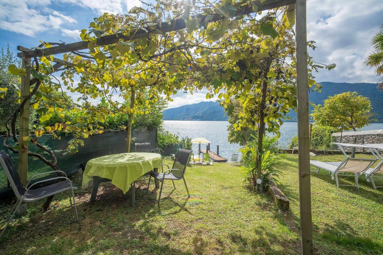 Il Glicine Appartamento Con Darsena Privata A Lago Pettenasco Exterior photo