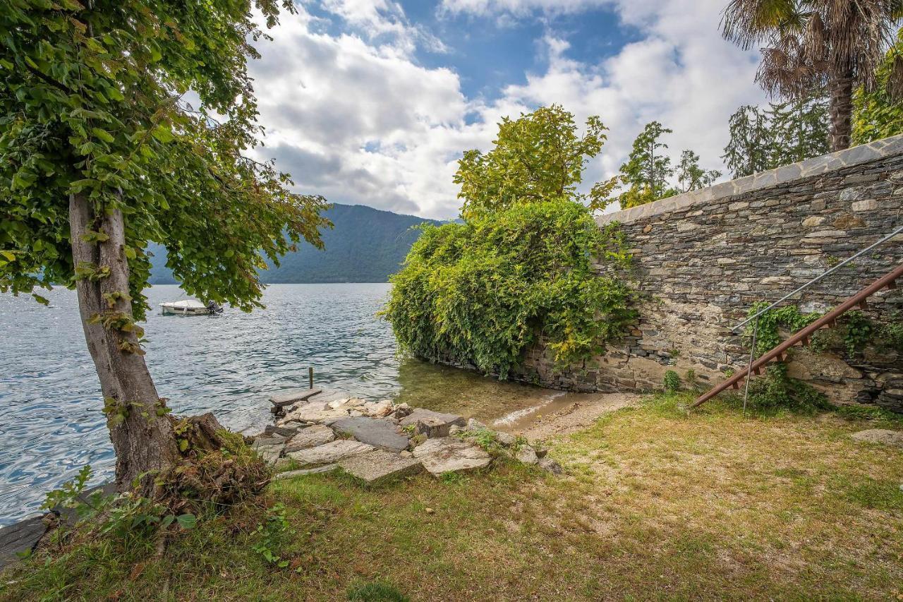 Il Glicine Appartamento Con Darsena Privata A Lago Pettenasco Exterior photo
