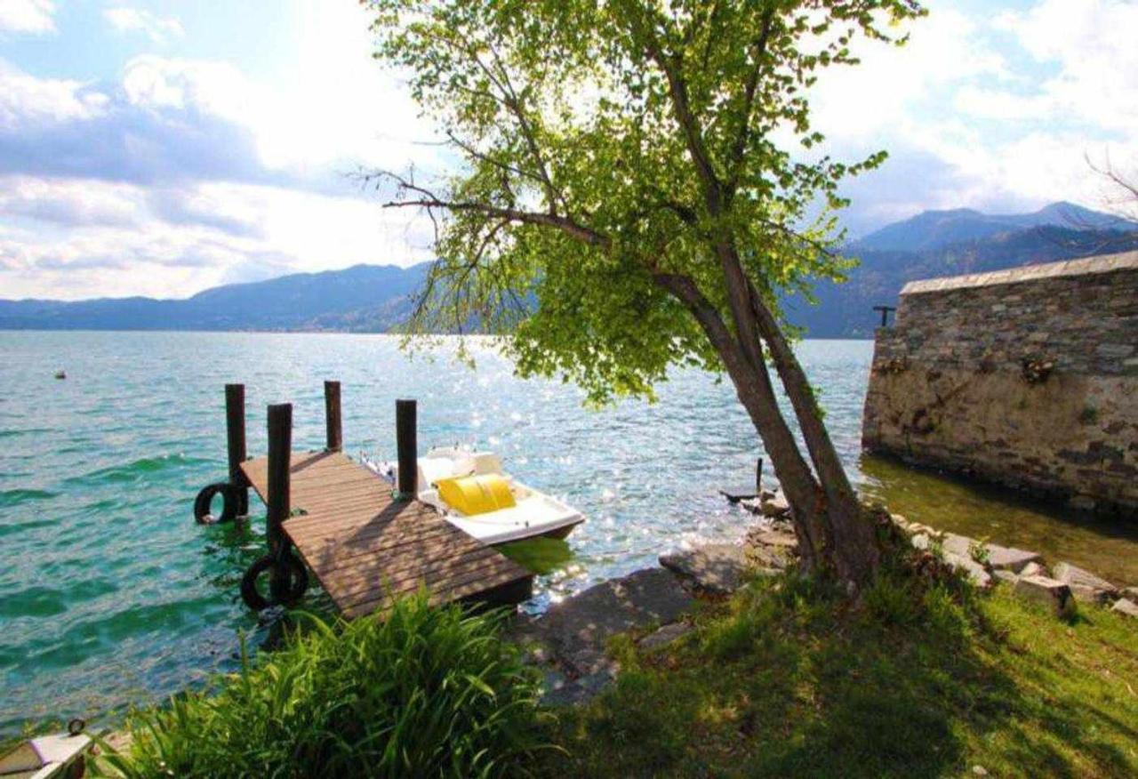 Il Glicine Appartamento Con Darsena Privata A Lago Pettenasco Exterior photo