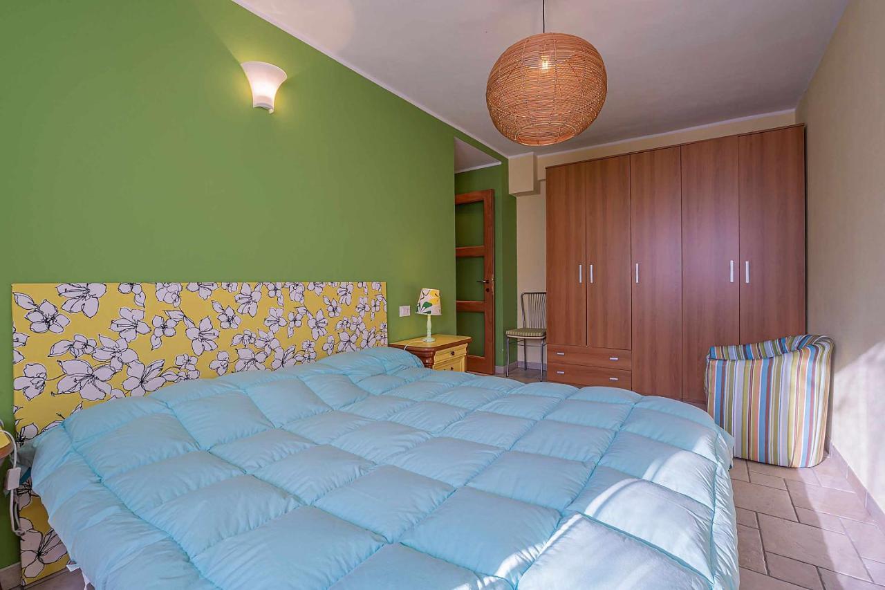 Il Glicine Appartamento Con Darsena Privata A Lago Pettenasco Exterior photo